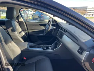 2016 Jaguar XF 35t Premium z VIN SAJBD4BV9GCY06832, wystawiony jako Copart lot #43858405 z przebiegiem 59 691 mil mil oraz Czysty tytuł • Clean title. Historia ofert i sprzedaży dostępna na DreamBid. Obrazek 5.