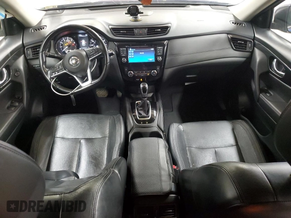 2017 Nissan Rogue SV z VIN JN8AT2MV7HW013127, wystawiony jako Copart lot #56920665 z przebiegiem 131 116 mil mil oraz Szkoda całkowita • Salvage title. Historia ofert i sprzedaży dostępna na DreamBid. Obrazek 8.