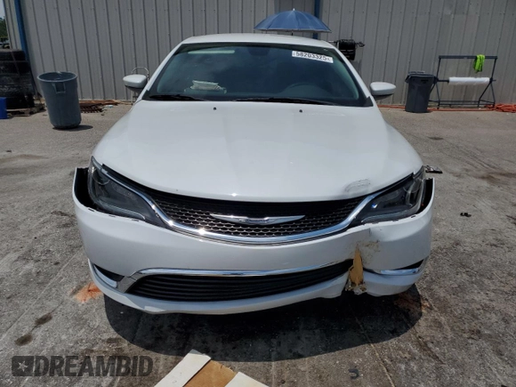 2015 Chrysler 200 Limited z VIN 1C3CCCAB4FN683973, wystawiony jako Copart lot #58203325 z przebiegiem 31 750 mil mil oraz Szkoda całkowita • Salvage title. Historia ofert i sprzedaży dostępna na DreamBid. Obrazek 5.