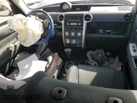 2006 Scion xB z VIN JTLKT324764103889, wystawiony jako Copart lot #46880495 z przebiegiem Nie podano mil oraz Szkoda całkowita • Salvage title. Historia ofert i sprzedaży dostępna na DreamBid. Obrazek 8.