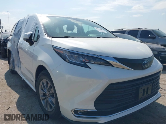 2021 Toyota Sienna XLE with VIN 5TDYRKEC6MS055675, listed as a IAAI auction lot 42044563 with 7,470 mi miles and . Bid and sale history available at DreamBid. Image 1.
