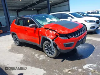 2019 Jeep Compass Trailhawk z VIN 3C4NJDDB2KT690488, wystawiony jako IAAI lot #42623758 z przebiegiem 88 168 mil mil oraz . Historia ofert i sprzedaży dostępna na DreamBid. Obrazek 1.