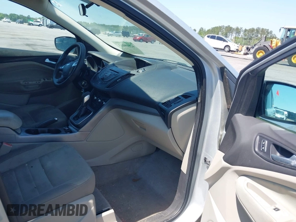 2013 Ford Escape SE with VIN 1FMCU0GX0DUA19811, listed as a IAAI auction lot 42009015 with 135,662 mi miles. Bid and sale history available at carsss.com. Image 5.