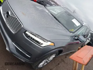 2016 Volvo XC90 T6 Inscription with VIN YV4A22PL5G1084750, listed as a IAAI auction lot 41729279 with 115,484 mi miles. Bid and sale history available at carsss.com. Image 17.