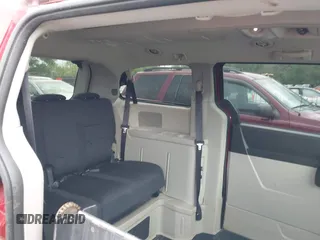 2010 Dodge Grand Caravan SXT z VIN 2D4RN5D19AR258407, wystawiony jako IAAI lot #42072185 z przebiegiem 205 424 mil mil oraz . Historia ofert i sprzedaży dostępna na DreamBid. Obrazek 8.
