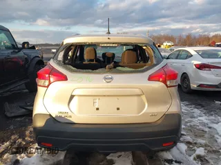 2019 Nissan Kicks SV with VIN 3N1CP5CU9KL508657, listed as a IAAI auction lot 41321427 with 137,402 mi miles. Bid and sale history available at carsss.com. Image 16.