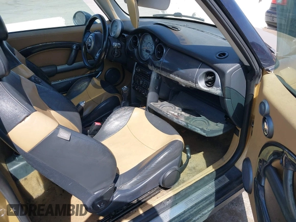 2004 MINI Hardtop with VIN WMWRC33434TJ53276, listed as a IAAI auction lot 42221744 with 195,400 mi miles and . Bid and sale history available at DreamBid. Image 5.