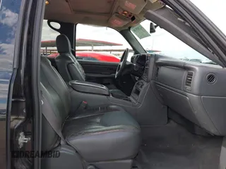 2004 Chevrolet Avalanche Z71 with VIN 3GNEK12T54G327032, listed as a IAAI auction lot 41785530 with 151,024 mi miles. Bid and sale history available at carsss.com. Image 5.
