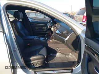 2013 BMW 5 Series 550i with VIN WBAFR9C51DDX79769, listed as a IAAI auction lot 40679820 with 101,347 mi miles and . Bid and sale history available at carsss.com. Image 5.