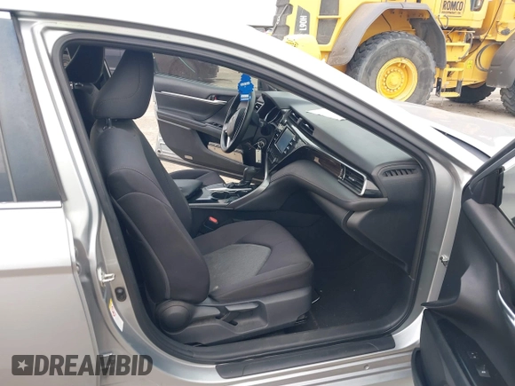 2019 Toyota Camry LE z VIN 4T1B11HK3KU769178, wystawiony jako IAAI lot #41348861 z przebiegiem 121 069 mil mil oraz . Historia ofert i sprzedaży dostępna na DreamBid. Obrazek 5.