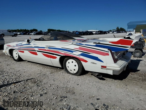 1983 Oldsmobile Cutlass Supreme z VIN 1G3AR47A2DM503155, wystawiony jako Copart lot #85253274 z przebiegiem Nie podano mil oraz Szkoda całkowita • Salvage title. Historia ofert i sprzedaży dostępna na DreamBid. Obrazek 2.