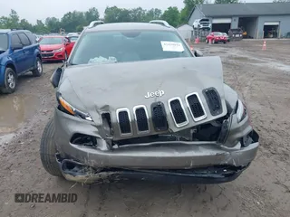 2017 Jeep Cherokee Latitude with VIN 1C4PJMCB3HW657318, listed as a IAAI auction lot 42429044 with 133,335 mi miles and . Bid and sale history available at DreamBid. Image 12.