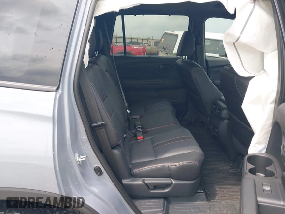 2025 Honda Passport TrailSport z VIN 5FNYF8H69SB012063, wystawiony jako IAAI lot #42060797 z przebiegiem 6078 mil mil oraz . Historia ofert i sprzedaży dostępna na DreamBid. Obrazek 8.