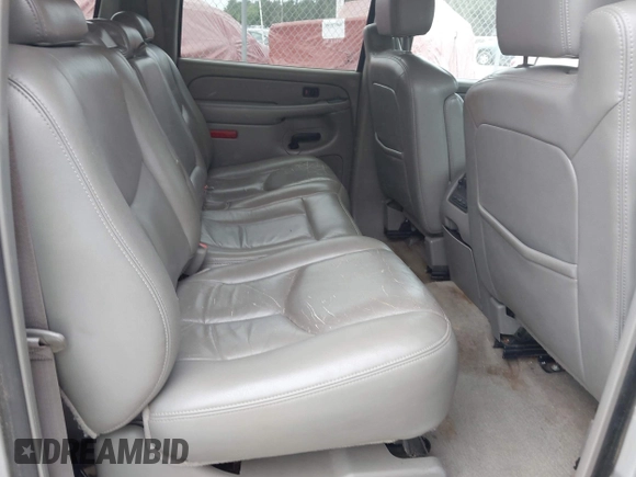 2006 Chevrolet Suburban LS w/1WT with VIN 1GNEC16Z26J178169, listed as a IAAI auction lot 42107271 with 272,073 mi miles. Bid and sale history available at carsss.com. Image 8.