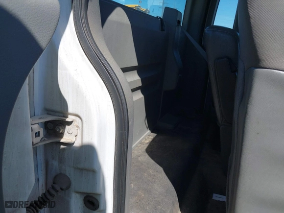 2005 Ford F-150 XL with VIN 1FTRF12W85NA64343, listed as a IAAI auction lot 41735629 with 1 mi miles. Bid and sale history available at carsss.com. Image 8.