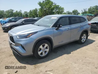 2022 Toyota Highlander LE z VIN 5TDBZRBH3NS175711, wystawiony jako Copart lot #58722515 z przebiegiem 43 970 mil mil oraz Czysty tytuł • Clean title. Historia ofert i sprzedaży dostępna na DreamBid. Obrazek 1.