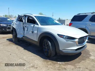 2024 Mazda CX-30 S Select Sport z VIN 3MVDMBBM0RM644690, wystawiony jako IAAI lot #42134899 z przebiegiem 8568 mil mil oraz . Historia ofert i sprzedaży dostępna na DreamBid. Obrazek 1.