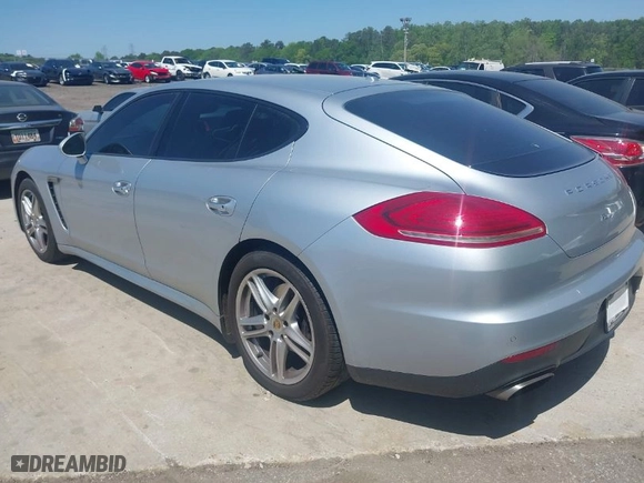 2015 Porsche Panamera 4 with VIN WP0AA2A71FL002422, listed as a IAAI auction lot 42036800 with 86,852 mi miles. Bid and sale history available at carsss.com. Image 3.