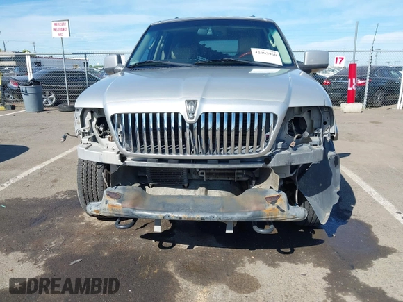 2006 Lincoln Navigator Luxury with VIN 5LMFU28516LJ13630, listed as a IAAI auction lot 42003960 with 139,505 mi miles. Bid and sale history available at carsss.com. Image 6.