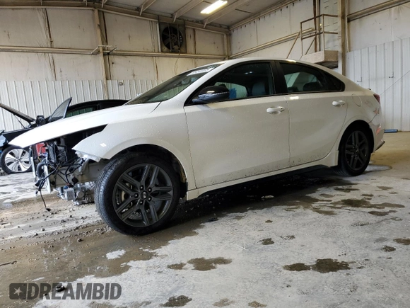 2021 Kia Forte GT-Line with VIN 3KPF34ADXME391505, listed as a Copart auction lot 61455975 with 32,718 mi miles and Salvage title. Bid and sale history available at DreamBid. Image 1.