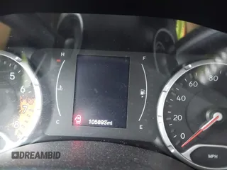 2017 Jeep Renegade Latitude z VIN ZACCJBBB6HPG40367, wystawiony jako IAAI lot #42053957 z przebiegiem 105 893 mil mil oraz . Historia ofert i sprzedaży dostępna na DreamBid. Obrazek 7.
