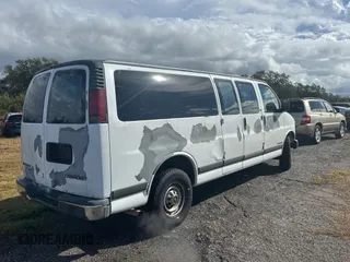 2002 Chevrolet Express with VIN 1GAHG39R921243538, listed as a Copart auction lot 84914624 with 512,936 mi miles and Clean Title. Bid and sale history available at carsss.com. Image 4.