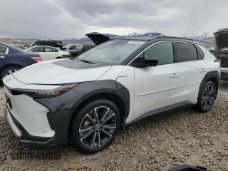 2023 Toyota bZ4X XLE z VIN JTMABACA9PA023807, wystawiony jako Copart lot #48792805 z przebiegiem 10 397 mil mil oraz Szkoda całkowita • Salvage title. Historia ofert i sprzedaży dostępna na DreamBid. Obrazek 1.
