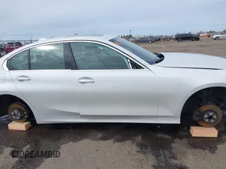 2021 BMW 3 Series 330i z VIN 3MW5R1J08M8C07261, wystawiony jako IAAI lot #41861814 z przebiegiem 87 426 mil mil oraz . Historia ofert i sprzedaży dostępna na DreamBid. Obrazek 13.