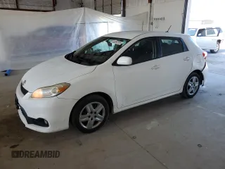 2011 Toyota Matrix z VIN 2T1KU4EE5BC712652, wystawiony jako Copart lot #52297315 z przebiegiem 111 348 mil mil oraz Szkoda całkowita • Salvage title. Historia ofert i sprzedaży dostępna na DreamBid. Obrazek 1.