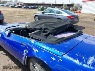 1994 Chevrolet Corvette with VIN 1G1YY32P3R5122058, listed as a IAAI auction lot 41933355 with 132,080 mi miles. Bid and sale history available at carsss.com. Image 14.