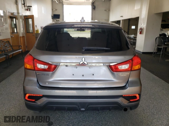2019 Mitsubishi Outlander ES z VIN JA4AP3AU1KU017981, wystawiony jako Copart lot #60572435 z przebiegiem 111 931 mil mil oraz Czysty tytuł • Clean title. Historia ofert i sprzedaży dostępna na DreamBid. Obrazek 6.