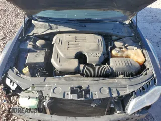 2014 Chrysler 300 z VIN 2C3CCAAG7EH255371, wystawiony jako Copart lot #54427245 z przebiegiem 166 049 mil mil oraz Szkoda całkowita • Salvage title. Historia ofert i sprzedaży dostępna na DreamBid. Obrazek 11.