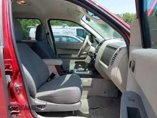 2009 Ford Escape XLS z VIN 1FMCU02799KA20370, wystawiony jako IAAI lot #42811109 z przebiegiem 195 451 mil mil oraz . Historia ofert i sprzedaży dostępna na DreamBid. Obrazek 5.