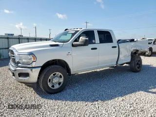 2024 Ram 2500 Tradesman with VIN 3C6UR5HL7RG282673, listed as a Copart auction lot 62127715 with 3,338 mi miles and Salvage title. Bid and sale history available at DreamBid. Image 1.