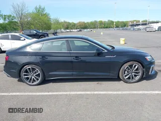 2023 Audi A5 Sportback S line Premium Plus z VIN WAUFACF52PA015824, wystawiony jako IAAI lot #42151635 z przebiegiem 24 509 mil mil oraz . Historia ofert i sprzedaży dostępna na DreamBid. Obrazek 13.