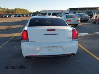 2021 Chrysler 300 S z VIN 2C3CCABG9MH545933, wystawiony jako IAAI lot #41222858 z przebiegiem 76 434 mil mil oraz . Historia ofert i sprzedaży dostępna na DreamBid. Obrazek 15.