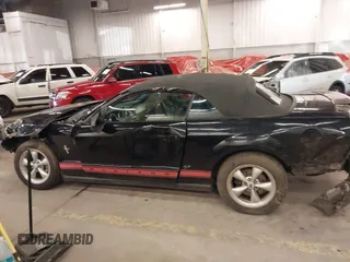 2008 Ford Mustang Deluxe with VIN 1ZVHT84N185144702, listed as a IAAI auction lot 41542731 with 114,156 mi miles and . Bid and sale history available at carsss.com. Image 14.