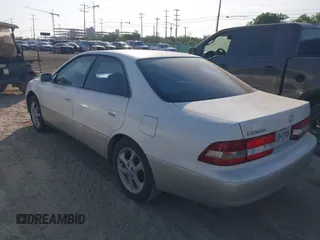2001 Lexus ES 300 z VIN JT8BF28G510336683, wystawiony jako IAAI lot #42219124 z przebiegiem 189 864 mil mil oraz . Historia ofert i sprzedaży dostępna na DreamBid. Obrazek 3.