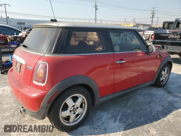 2008 MINI Hardtop with VIN WMWMF33558TT65502, listed as a Copart auction lot 88043725 with 117,241 mi miles and Salvage Title. Bid and sale history available at DreamBid. Image 3.