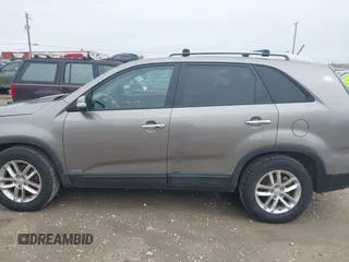 2015 Kia Sorento LX with VIN 5XYKTDA60FG649259, listed as a IAAI auction lot 41935821 with 161,046 mi miles and . Bid and sale history available at DreamBid. Image 14.
