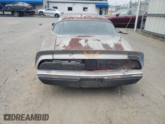 1979 Pontiac Firebird z VIN 2V8729L171075, wystawiony jako Copart lot #65532655 z przebiegiem 17 594 mil mil oraz Czysty tytuł • Clean title. Historia ofert i sprzedaży dostępna na DreamBid. Obrazek 6.