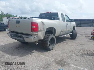 2008 Chevrolet Silverado 1500 1LT with VIN 2GCEC19C781149327, listed as a IAAI auction lot 42126913 with 194,629 mi miles and . Bid and sale history available at DreamBid. Image 4.