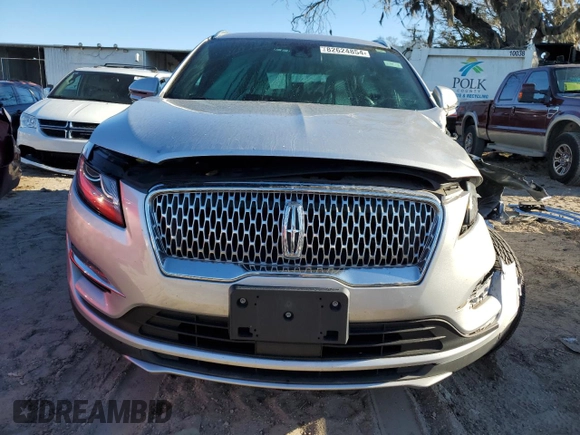 2019 Lincoln MKC Reserve with VIN 5LMCJ3D94KUL09107, listed as a Copart auction lot 82624854 with 27,502 mi miles and Salvage title. Bid and sale history available at DreamBid. Image 5.