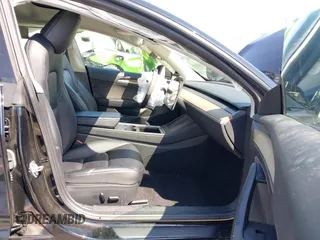 2023 Tesla Model 3 z VIN 5YJ3E1EA8PF403113, wystawiony jako IAAI lot #41967532 z przebiegiem 19 545 mil mil oraz . Historia ofert i sprzedaży dostępna na DreamBid. Obrazek 5.