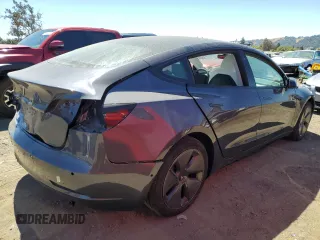 2022 Tesla Model 3 z VIN 5YJ3E1EA2NF336165, wystawiony jako Copart lot #80166114 z przebiegiem 23 097 mil mil oraz Szkoda całkowita • Salvage title. Historia ofert i sprzedaży dostępna na DreamBid. Obrazek 3.