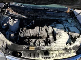 2013 Kia Sorento LX z VIN 5XYKT4A62DG332256, wystawiony jako Copart lot #88001935 z przebiegiem Nie podano mil oraz Szkoda całkowita • Salvage title. Historia ofert i sprzedaży dostępna na DreamBid. Obrazek 12.
