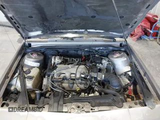 1996 Oldsmobile Cutlass Ciera 1SA VX5 z VIN 1G3AJ55M7T6328219, wystawiony jako IAAI lot #41663474 z przebiegiem 124 853 mil mil oraz . Historia ofert i sprzedaży dostępna na DreamBid. Obrazek 10.