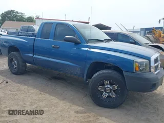 2005 Dodge Dakota ST with VIN 1D7HE22K45S337576, listed as a IAAI auction lot 42334503 with 168,350 mi miles and . Bid and sale history available at DreamBid. Image 1.