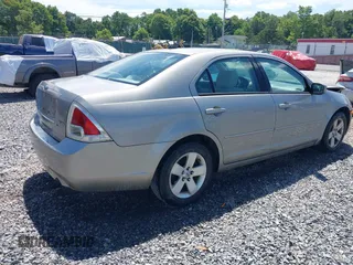 2008 Ford Fusion SE with VIN 3FAHP07198R212491, listed as a IAAI auction lot 39970757 with 258,676 mi miles. Bid and sale history available at carsss.com. Image 4.