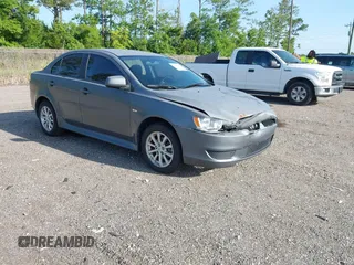 2010 Mitsubishi Lancer ES z VIN JA32U2FUXAU018940, wystawiony jako IAAI lot #42481450 z przebiegiem 180 872 mil mil oraz . Historia ofert i sprzedaży dostępna na DreamBid. Obrazek 1.